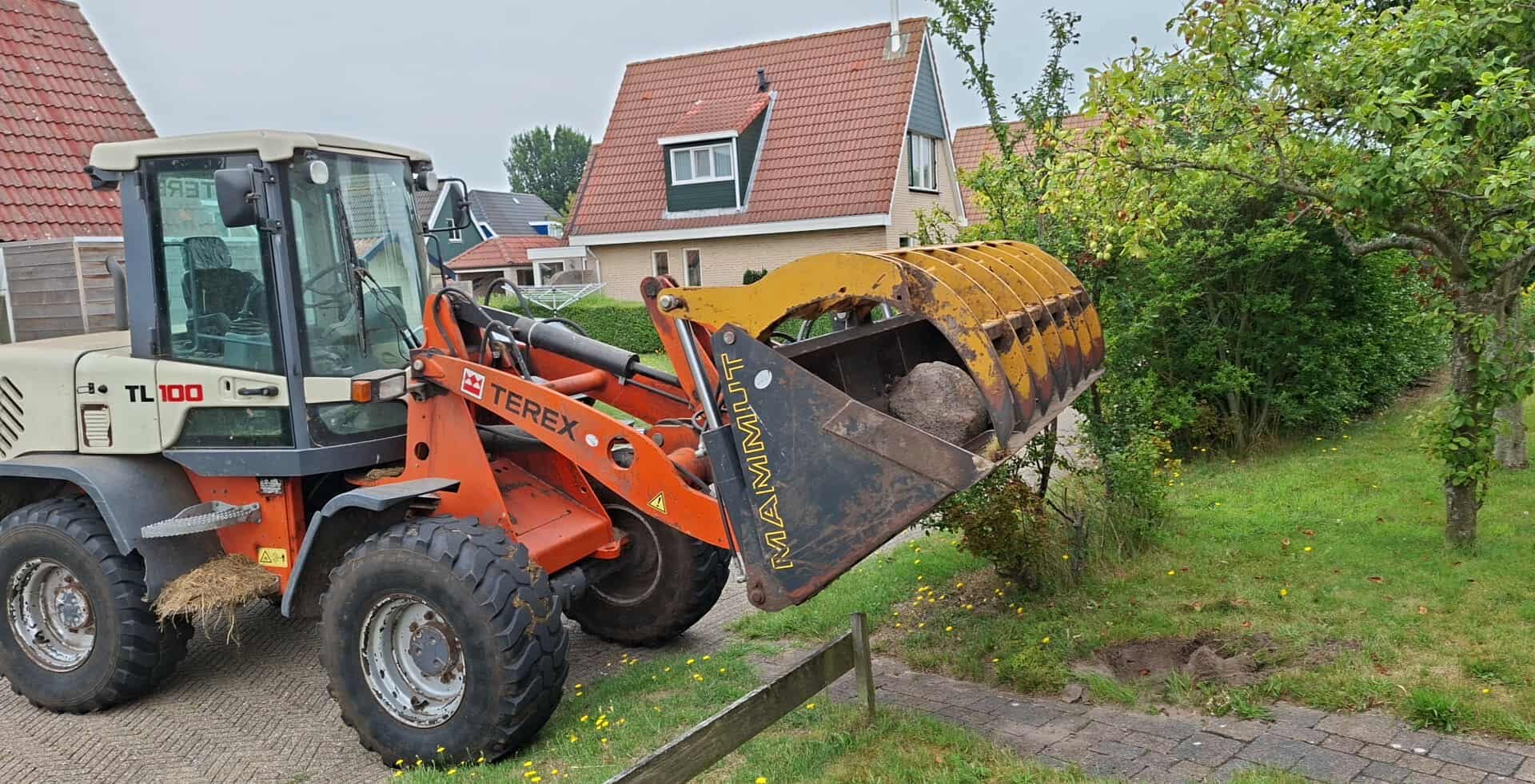De grenssteen van de Amelander egge weegt ongeveer 125 kg